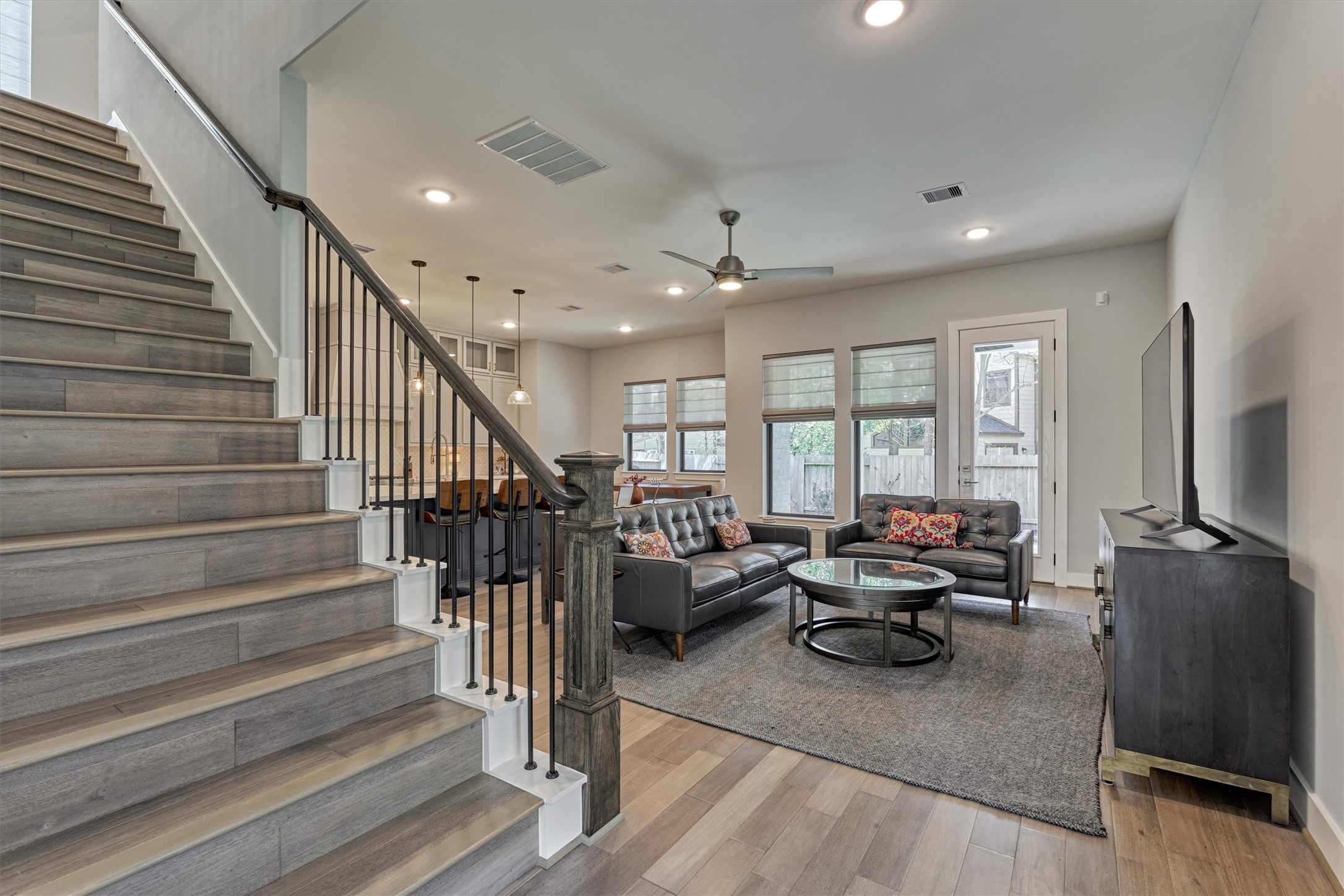 2 Honeycomb Ridge Place Spring, TX 77380 - Photo 8 of 36