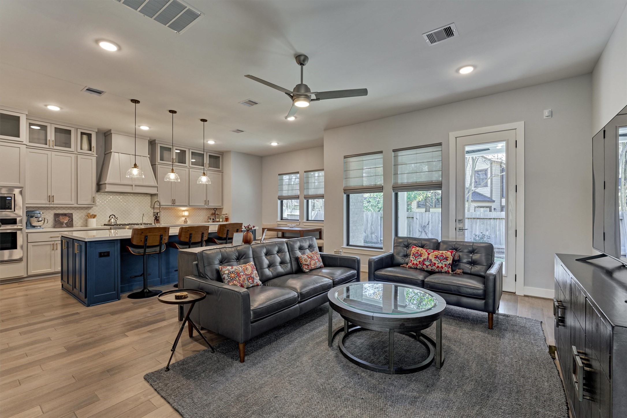 2 Honeycomb Ridge Place Spring, TX 77380 - Photo 9 of 36