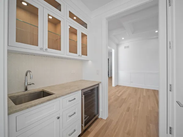 $2,399,000 | 2009 Robincrest Lane, Glenview, IL 60025