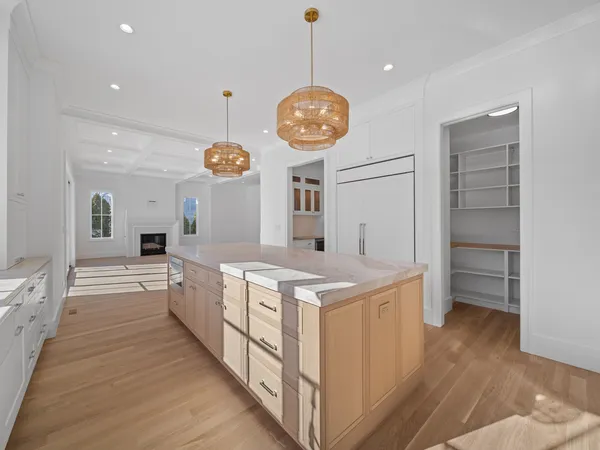 $2,399,000 | 2009 Robincrest Lane, Glenview, IL 60025