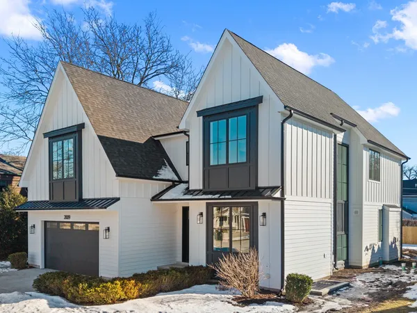 $2,399,000 | 2009 Robincrest Lane, Glenview, IL 60025