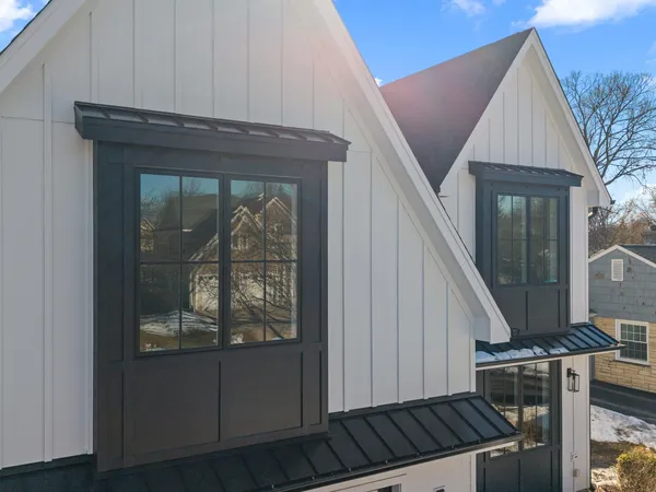 $2,399,000 | 2009 Robincrest Lane, Glenview, IL 60025
