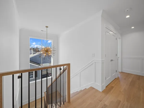 $2,399,000 | 2009 Robincrest Lane, Glenview, IL 60025