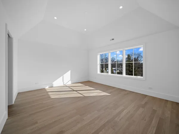 $2,399,000 | 2009 Robincrest Lane, Glenview, IL 60025