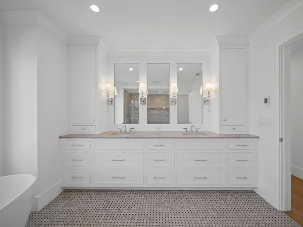 $2,399,000 | 2009 Robincrest Lane, Glenview, IL 60025