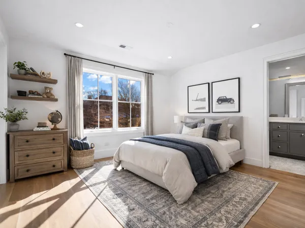 $2,399,000 | 2009 Robincrest Lane, Glenview, IL 60025