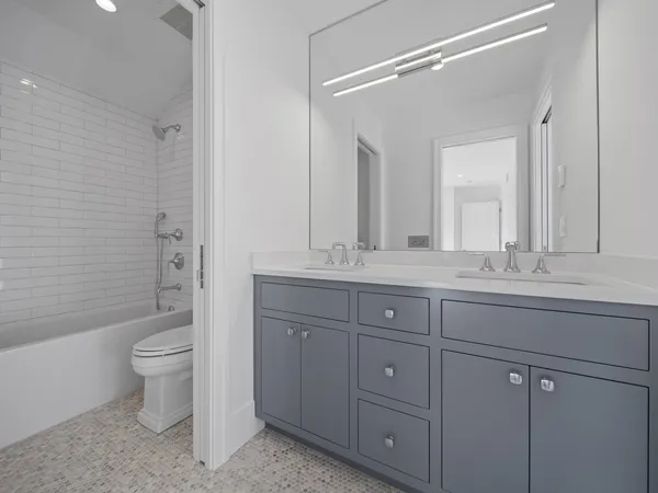 $2,399,000 | 2009 Robincrest Lane, Glenview, IL 60025