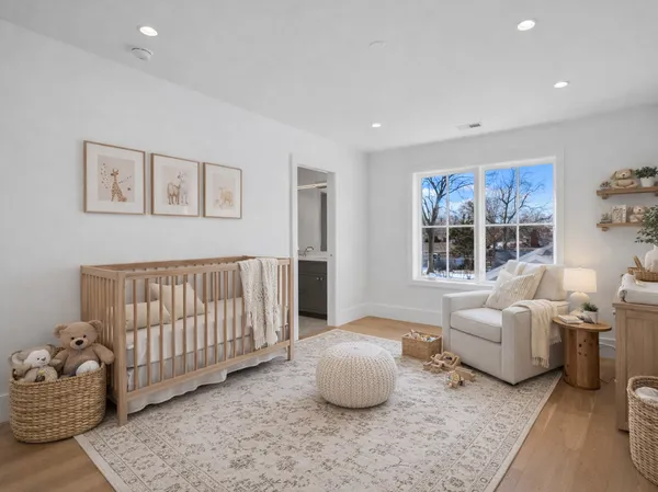 $2,399,000 | 2009 Robincrest Lane, Glenview, IL 60025