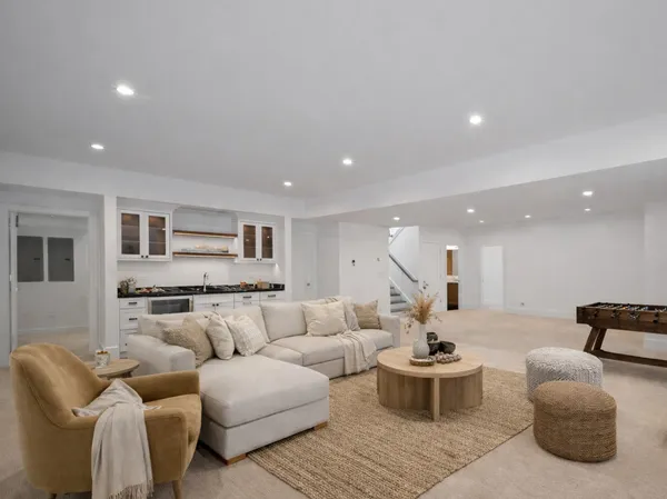 $2,399,000 | 2009 Robincrest Lane, Glenview, IL 60025
