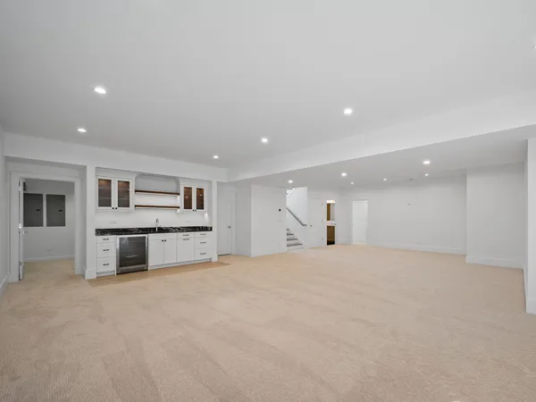 $2,399,000 | 2009 Robincrest Lane, Glenview, IL 60025