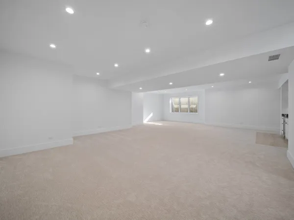 $2,399,000 | 2009 Robincrest Lane, Glenview, IL 60025