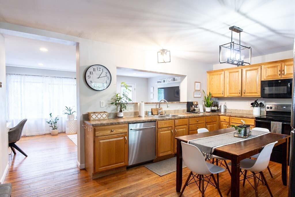 82 Old Orchard Road Eastham, MA 02642 - Photo 5 of 34 Kitchen 4