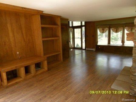12649 Sullivan Road Emmett, MI 48022 - Photo 5 of 13 liv rm v23
