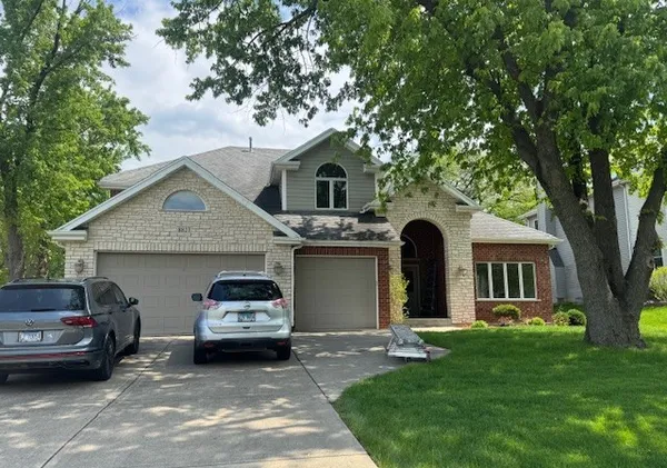 $838,000 | 8827 Palisades Road, Burr Ridge, IL 60527