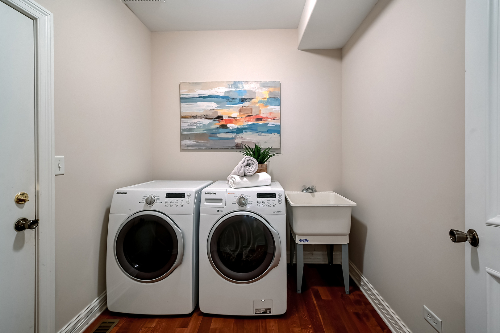 8827 Palisades Road Burr Ridge, IL 60527 - Photo 16 of 35 a view of a room with washer and dryer