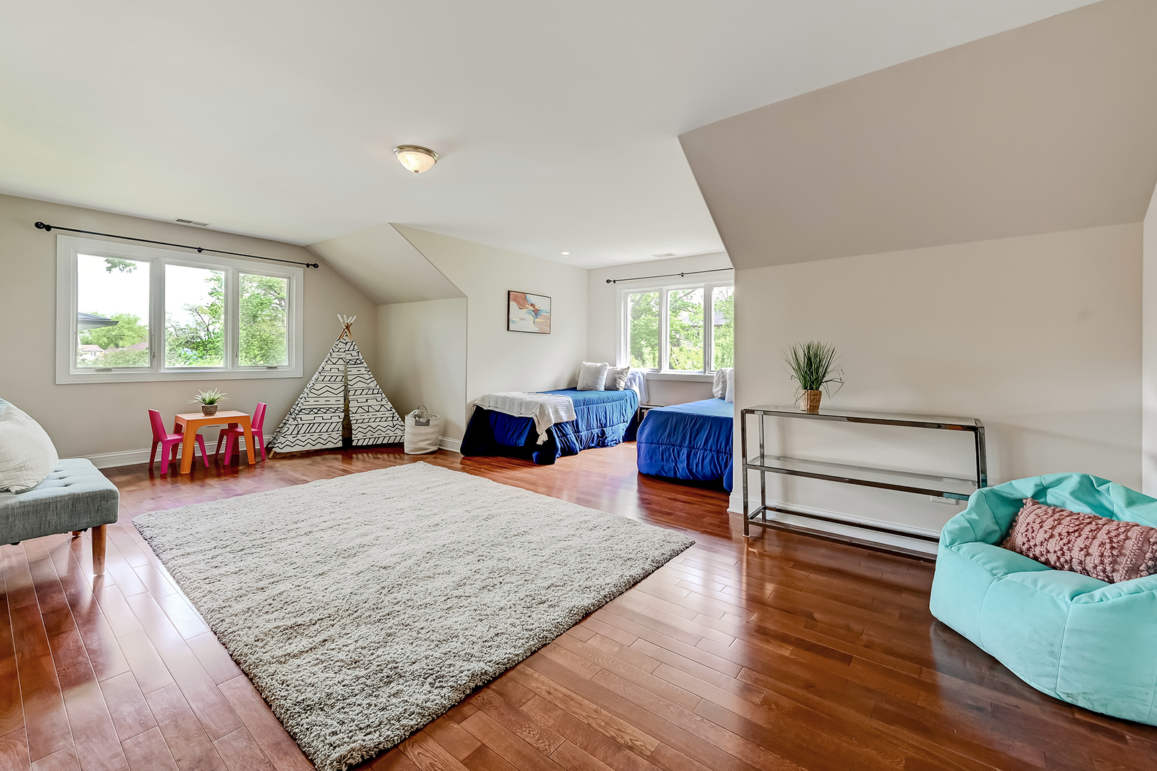 8827 Palisades Road Burr Ridge, IL 60527 - Photo 25 of 35 a living room with furniture and a wooden floor