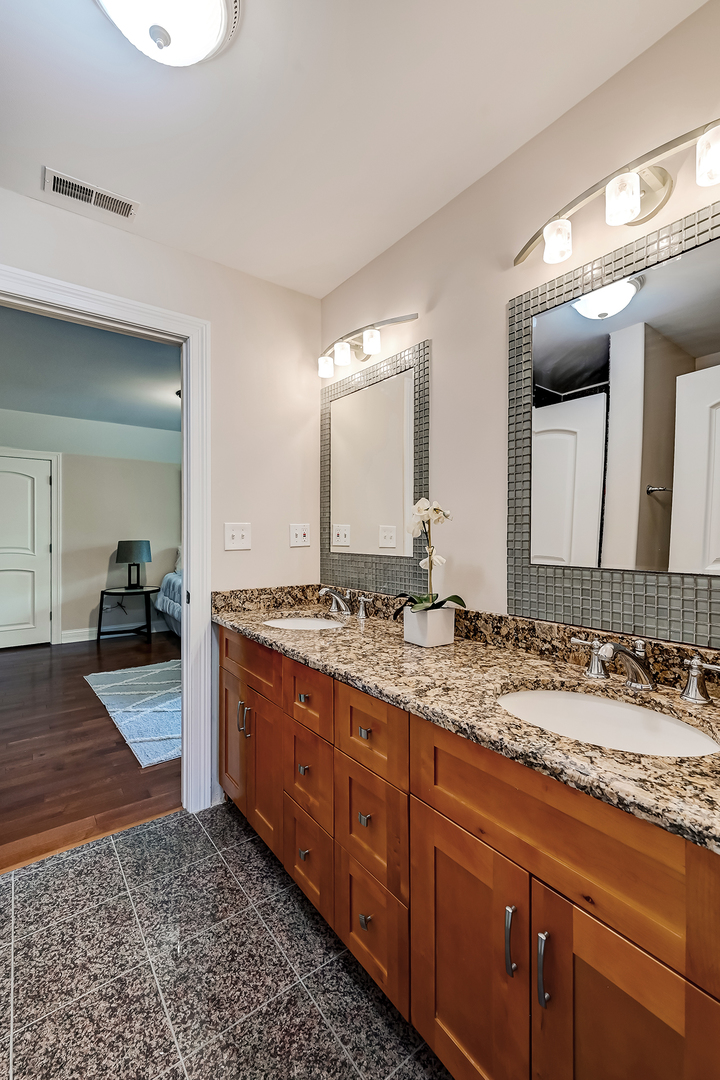 8827 Palisades Road Burr Ridge, IL 60527 - Photo 26 of 35 a spacious bathroom with a granite countertop sink and a mirror
