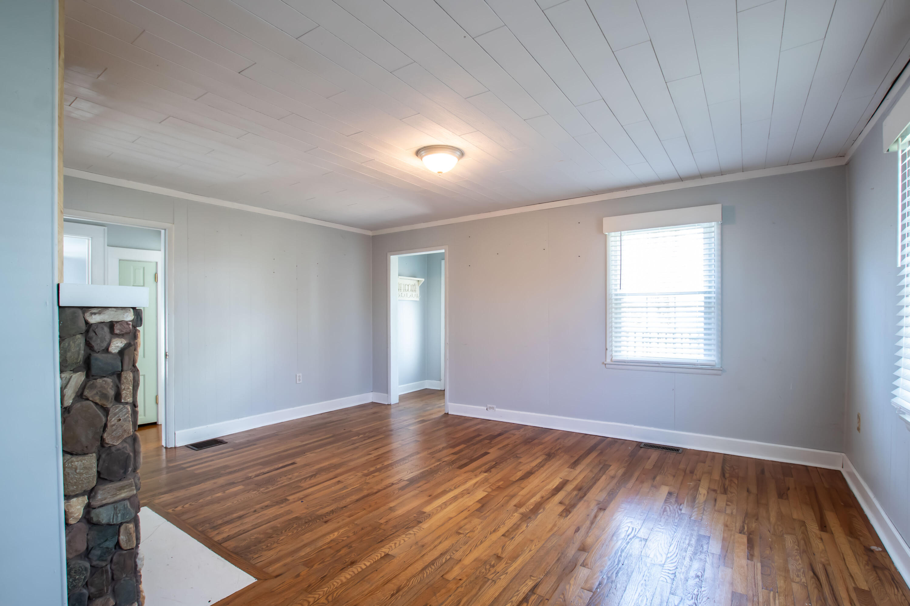 359 Crossway Road Bristol, VA 24201 - Photo 13 of 35 Crossway-18