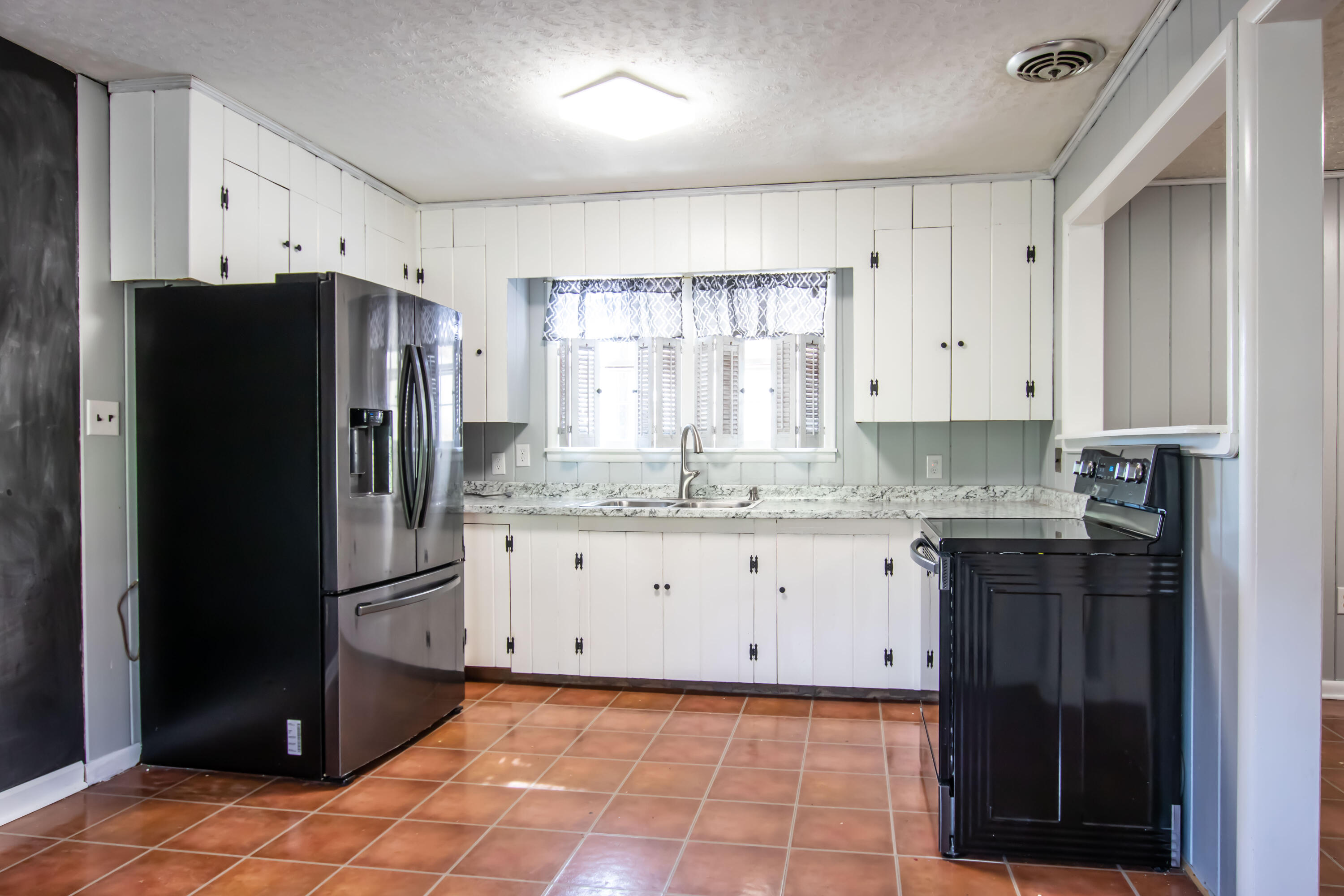 359 Crossway Road Bristol, VA 24201 - Photo 28 of 35 Kitchen