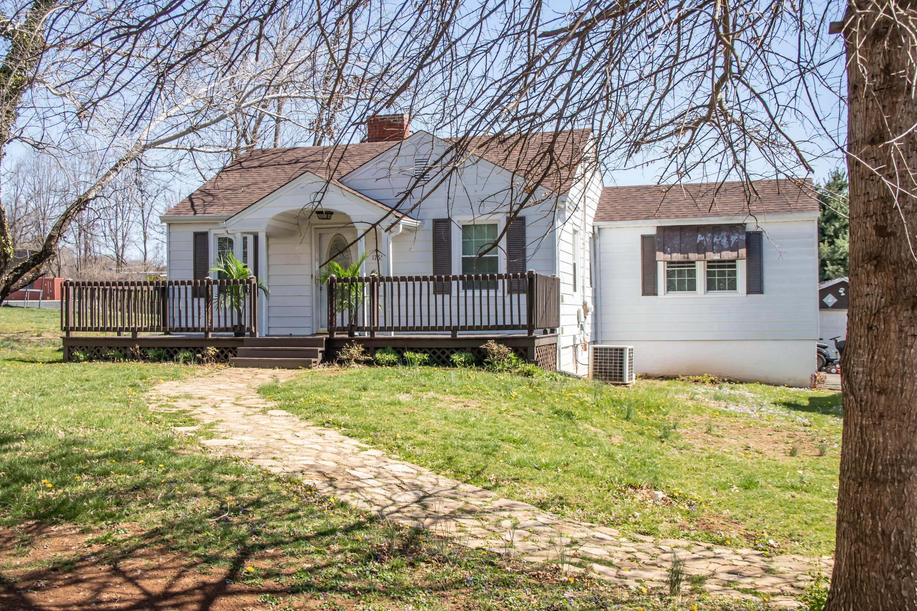 359 Crossway Road Bristol, VA 24201 - Photo 3 of 35 Front