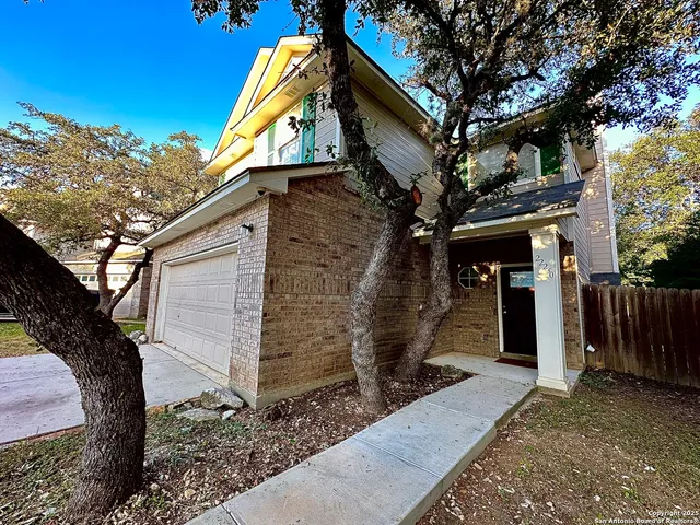 $2,100 | 22230 Goldcrest Run, San Antonio, TX 78258