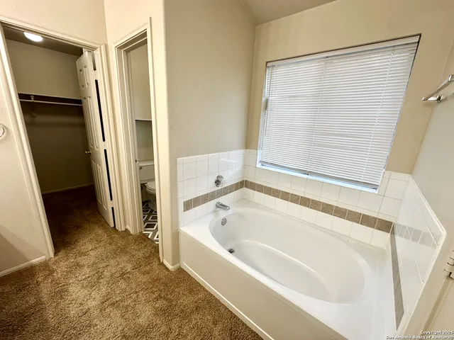 $2,100 | 22230 Goldcrest Run, San Antonio, TX 78258