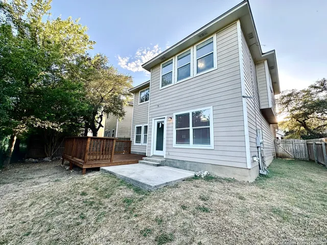 $2,100 | 22230 Goldcrest Run, San Antonio, TX 78258