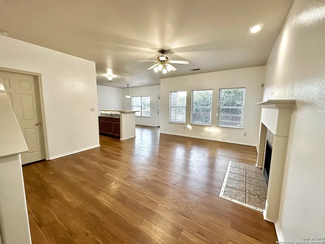 $2,100 | 22230 Goldcrest Run, San Antonio, TX 78258