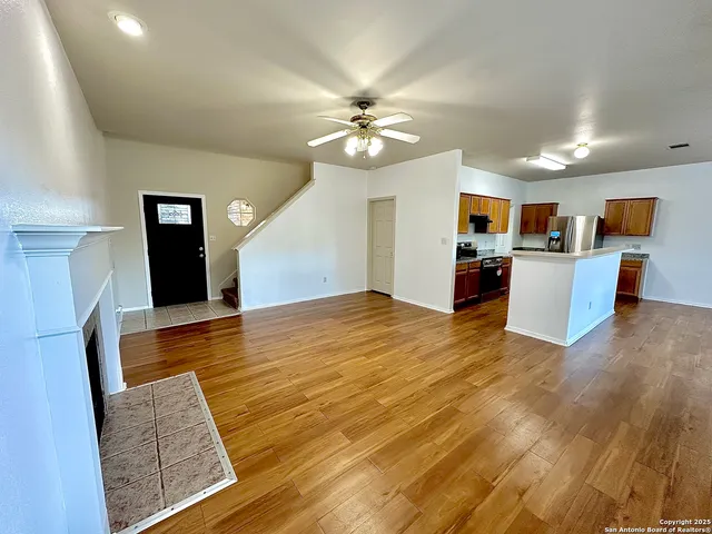 $2,100 | 22230 Goldcrest Run, San Antonio, TX 78258