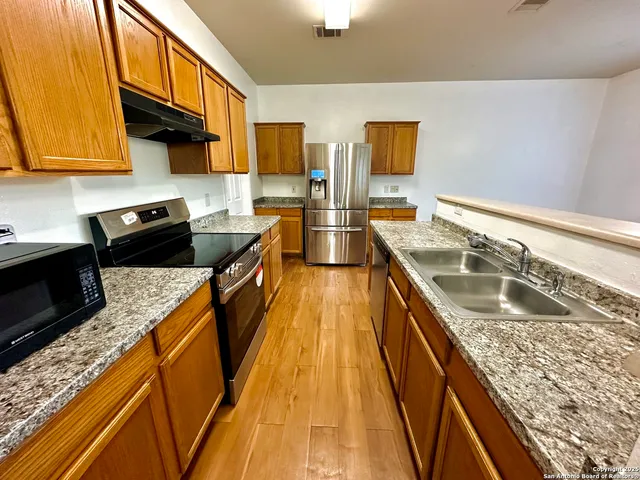 $2,100 | 22230 Goldcrest Run, San Antonio, TX 78258