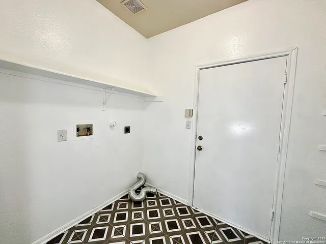 $2,100 | 22230 Goldcrest Run, San Antonio, TX 78258