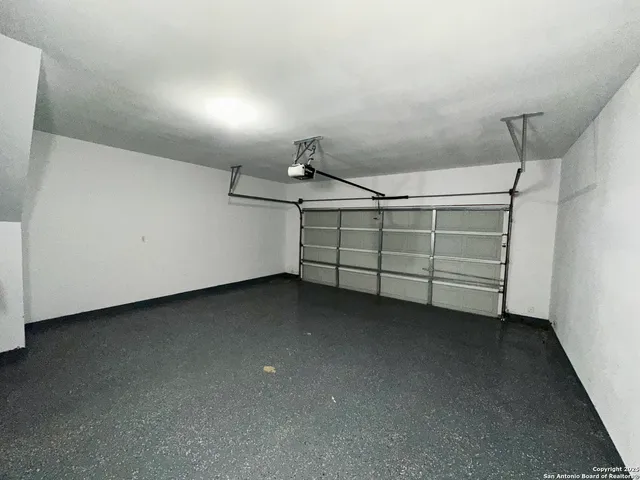 $2,100 | 22230 Goldcrest Run, San Antonio, TX 78258