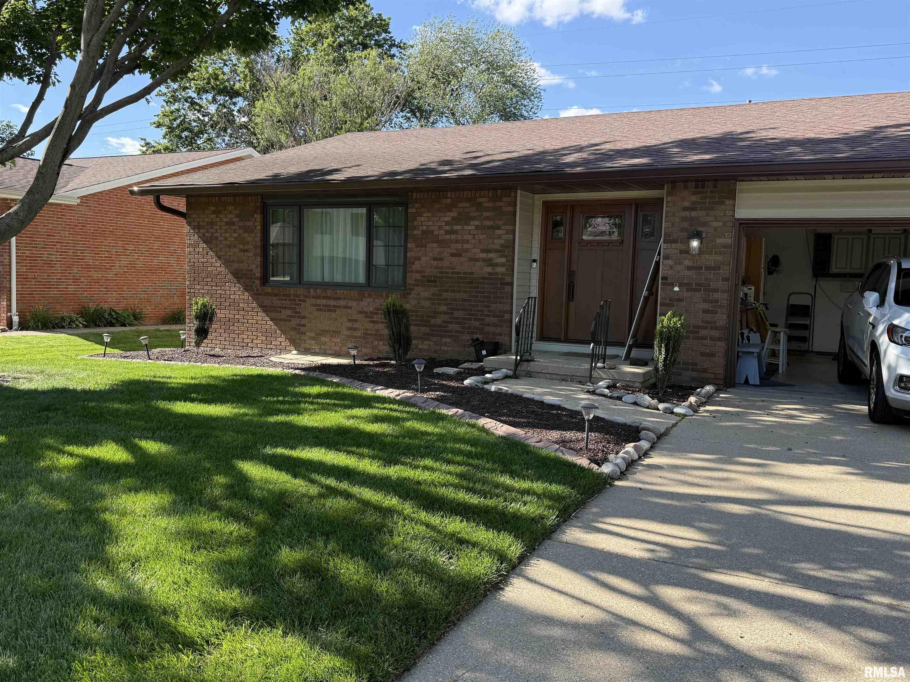 97 White Pine Drive Springfield, IL 62712 - Photo 1 of 17