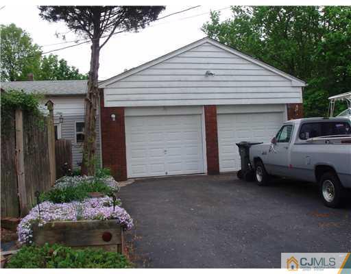 392 Cliff Road Sewaren, NJ 07077 - Photo 2 of 13