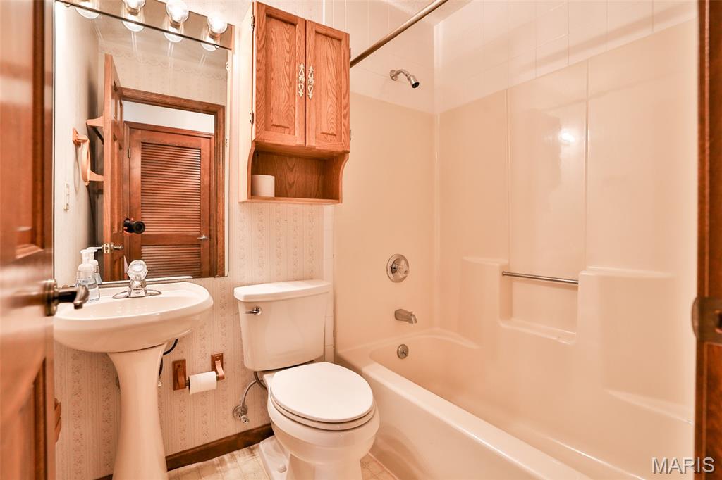 1607 Thunderbird Lane Belleville, IL 62221 - Photo 19 of 42