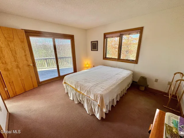 $270,000 | 35 Ridgecrest Way, Hampton, NY 12887