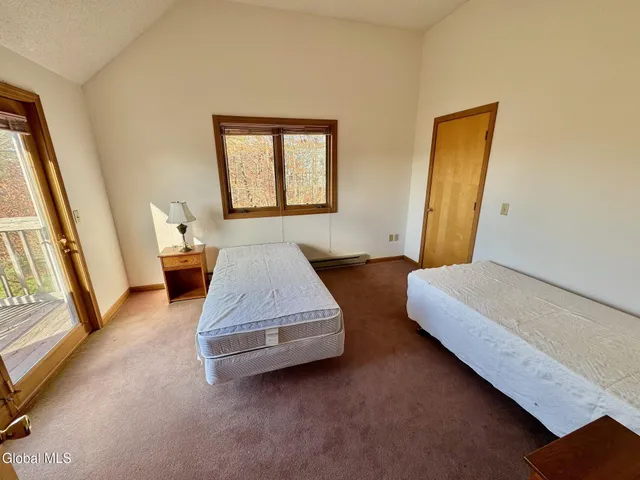 $270,000 | 35 Ridgecrest Way, Hampton, NY 12887