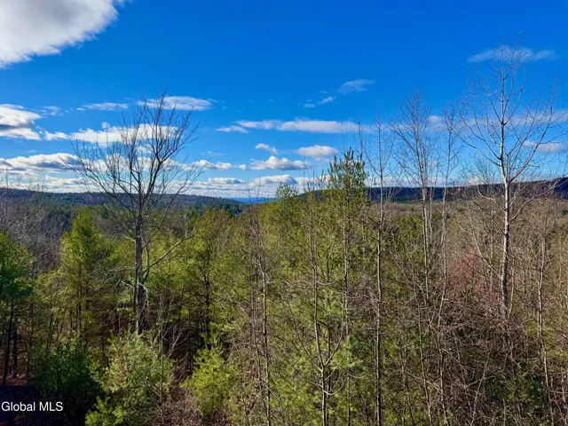 $270,000 | 35 Ridgecrest Way, Hampton, NY 12887