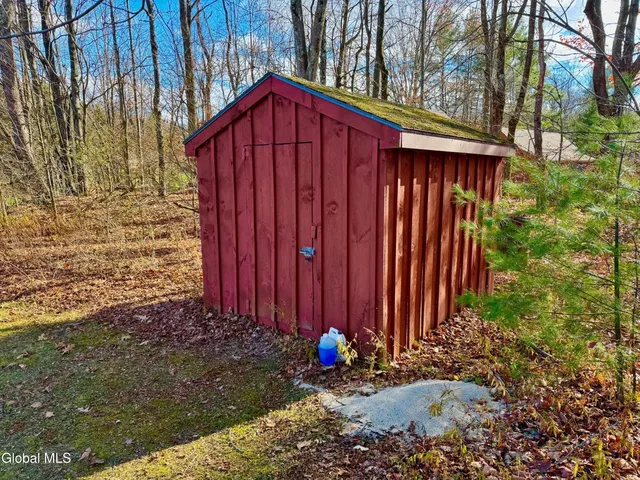 $270,000 | 35 Ridgecrest Way, Hampton, NY 12887