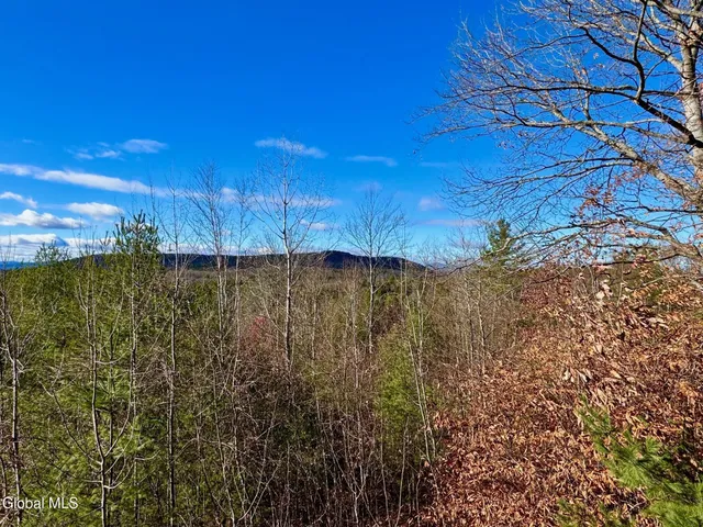 $270,000 | 35 Ridgecrest Way, Hampton, NY 12887