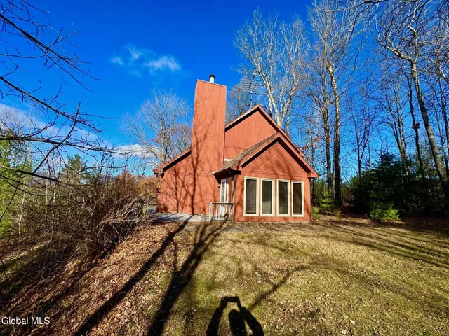 $270,000 | 35 Ridgecrest Way, Hampton, NY 12887