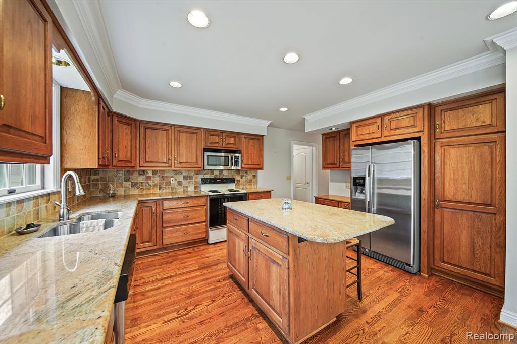 9856 Rattalee Lake Road Clarkston, MI 48348 - Photo 21 of 59