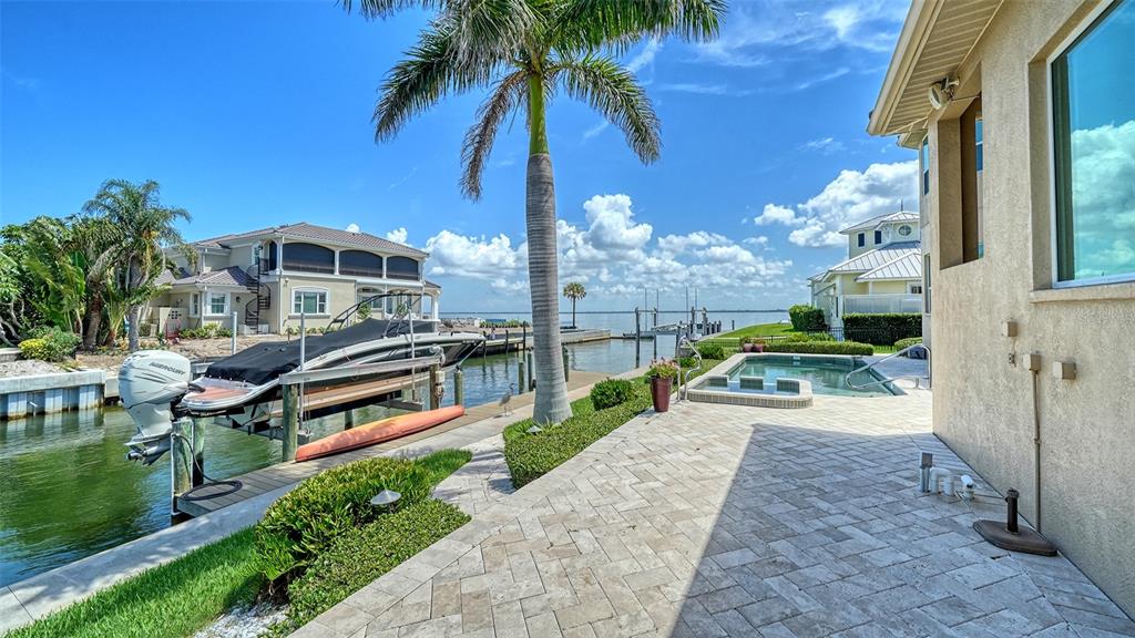 657 Halyard Lane Longboat Key, FL 34228 - Photo 24 of 33