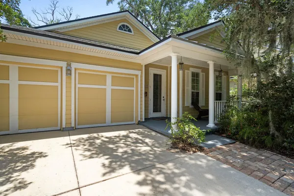 a view of a house with backyard