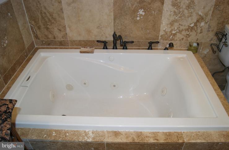 7027 Concord Road Baltimore, MD 21208 - Photo 13 of 18 Bath