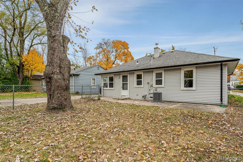 15751 West 14 Mile Road Franklin, MI 48025 - Photo 21 of 24