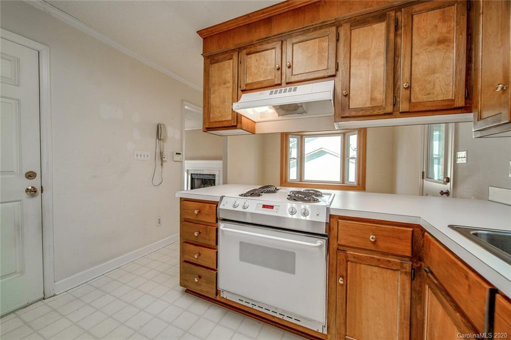 953 Foxborough Road Charlotte, NC 28213 - Photo 11 of 32