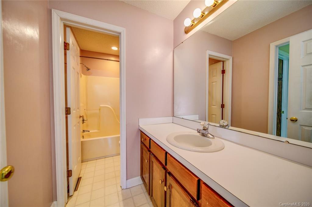 953 Foxborough Road Charlotte, NC 28213 - Photo 15 of 32
