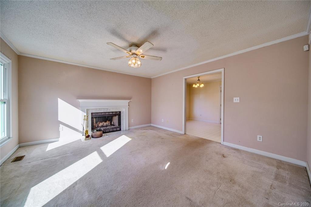 953 Foxborough Road Charlotte, NC 28213 - Photo 3 of 32