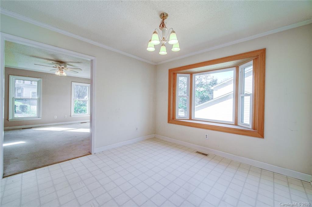 953 Foxborough Road Charlotte, NC 28213 - Photo 6 of 32
